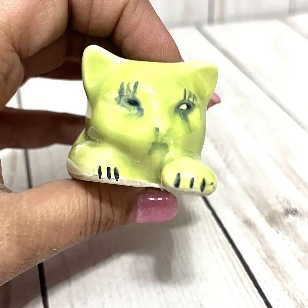 Vintage Kitsch Kitten Yellow Green Retro Prowling Cat Salt Shaker MCM Figurine